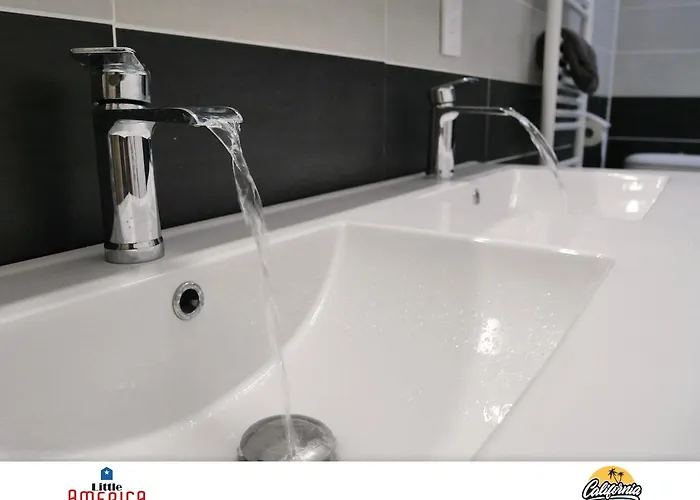 Aparthotel Little America - Appart 3km Futuroscope 3*